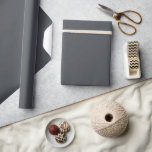 Mörk Grått Solid Färg Presentpapper<br><div class="desc">Fast färg som är papper i ett stort antal färger för alla dina bröllop och duschgåvor. Färger för 2025 är mörk och djärv,  och det är vad ni kommer att finna i mina senaste konstruktioner med färg namn från olika designföretag.</div>