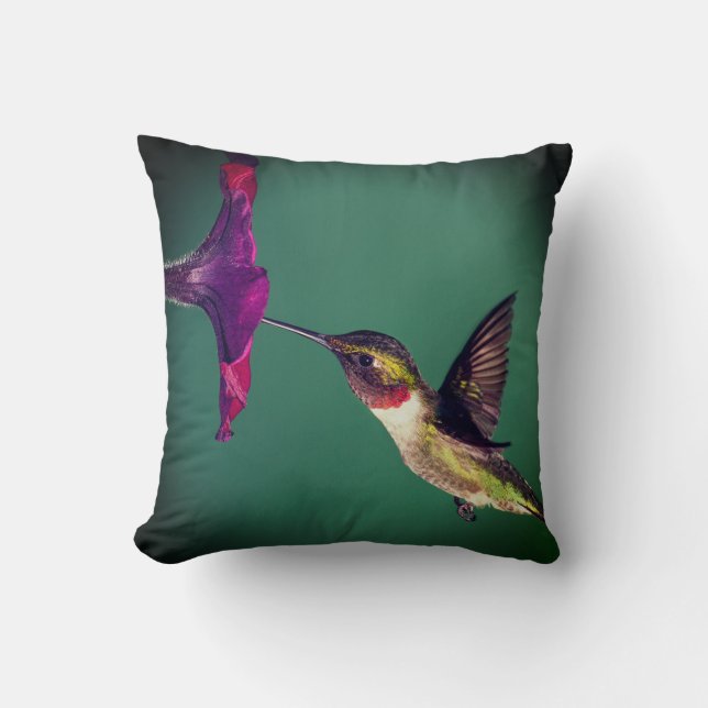 Mörk grönt bakgrund för maron Flower Hummingbird Kudde (Framsida)