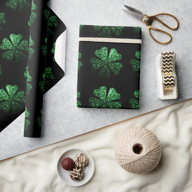 Mörk grönt glatt Shamrock mönster på svart Presentpapper (Hantverk)