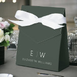 Mörk grönt, modernt, minimalistiskt Monogram Namn Presentaskar<br><div class="desc">Höj händelsens favörer med vår klassiska Elegant Modern Minimalist Monogram-favoritruta. Med stor designad passar dessa artiklar sömlöst ihop tidlös sofistikering med contemporary minimalism, skapar dem en snyggt och ett minnesvärt tillägg till firande. De här förmånsboxarna är mer än bara containrar, de är personlig påstående av raffinerad smak och individualitet. Monogrammet...</div>