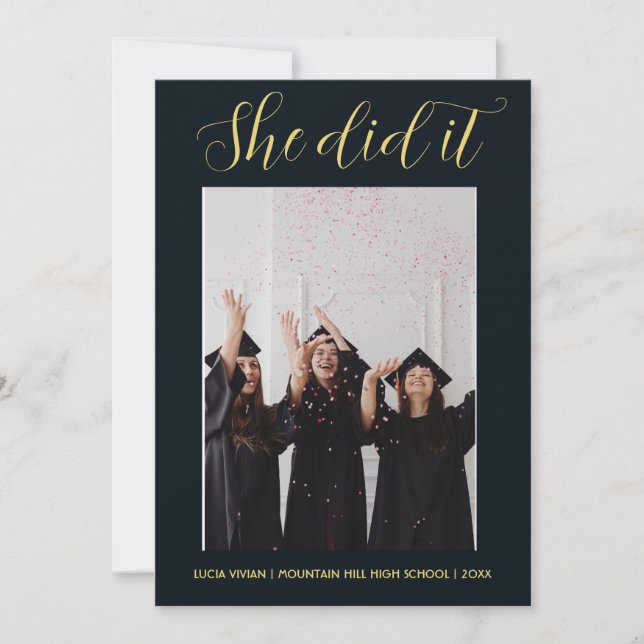 Mörk grönt tematypgrafi - foto Studenten Inbjudningar (Framsida)