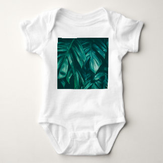 Mörk grönt, tropiskt djungelvall. t shirt