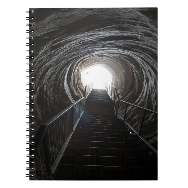 Mörk grottunnel anteckningsbok (Framsidan)
