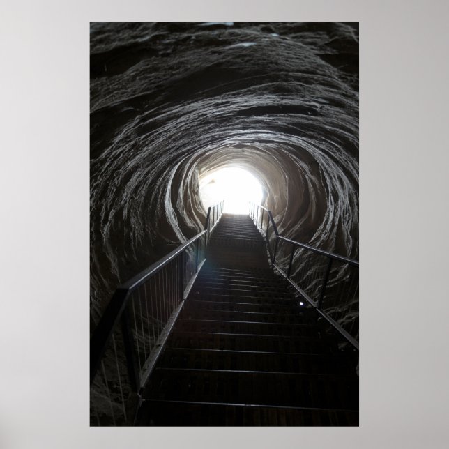 Mörk grottunnel poster (Framsidan)