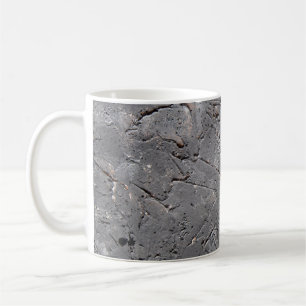 Mörk, grov texturerad bakgrund, krackad stenvägg kaffemugg
