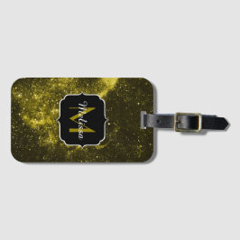 Mörk gult svartvit abstrakt galaxi Monogram Bagagebricka
