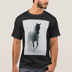 Mörk häst i dimma – Eterisk mystisk väggkonst T Shirt
