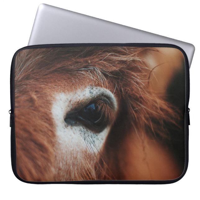 MÖRK HORSE ÖGA LAPTOP FODRAL (Framsidan)
