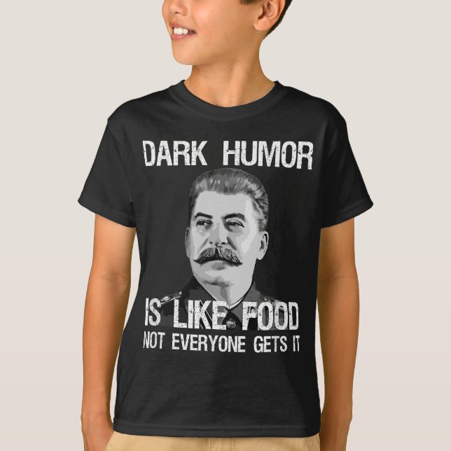 Mörk Humor är som mat - Sarkastisk antikommunist T Shirt (Framsida)