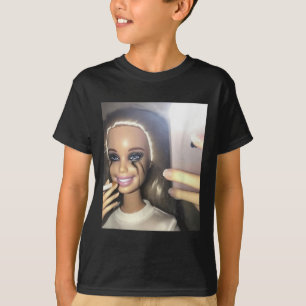 Mörk Humor Doll Smoking Selfie Parody T Shirt
