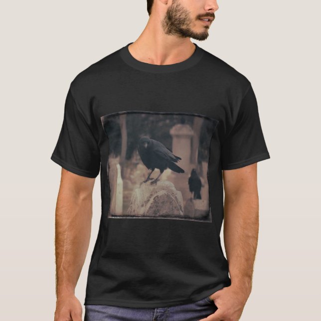 Mörk Kråka AT Graveyard T Shirt (Framsida)
