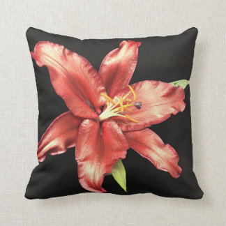 Mörk liljadekorativ kudde - 16x16