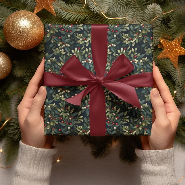 Mörk Moody American Mistletoe Winter Helgdag Presentpapper (Elegant Dark and Moody American Mistletoe Christmas and Winter Floral Holiday Wrapping Paper)