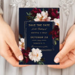 Mörk Moody Burgundy  Navy Blue Blommigt Bröllop Spara Datumet<br><div class="desc">Om du anpassar elegant bröllop sparar du datumet enkelt och snabbt. Klicka bara på Redigera med Design Verktyg om du vill redigera texten,  ändra färgen typsnitt och typsnitt. Med vackra,  realistiska burgundi,   blommor mot en mörk marin blå bakgrund. Matchande artiklar tillgängliga i arkivet. c) Somerset Bra Paperie</div>