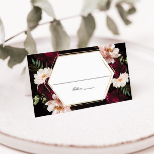 Mörk Moody Burgundy Peonies Blommigt Bröllop Placeringskort