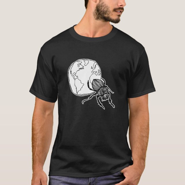 Mörk och sträv Sisyphus dybaggare rullar jorden T Shirt (Framsida)