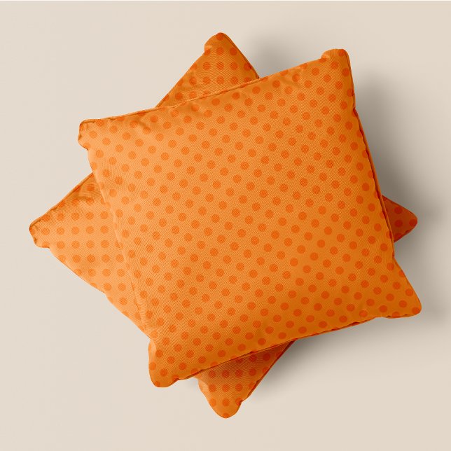 Mörk Orange på Chicen Retro- för ljusOrange Polka  Kudde (Dark Orange On Light Orange Retro Chic Polka Dots Throw Pillow)