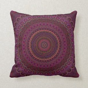 Mörk purpurfärgad mandala kudde