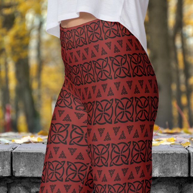 Mörk Red and Black Banbal Mönster Leggings (Dark Red and Black Banded Tribal Pattern Leggings)
