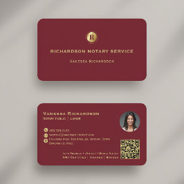 Mörk Red & Guld Monogram Elegant QR Photo Notary Visitkort