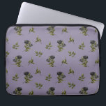 Mörk Ro Mönster<br><div class="desc">Vintage och gothisk laptop sleeve med illustration av svart ro med grönt till mönster. Bakgrunden är lila.</div>