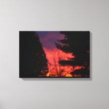 Mörk röd soluppgång över Hubbell, Michigan