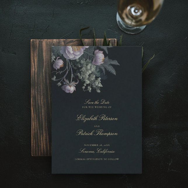 Mörk Romantic Moody Blommigt Vintage Peony Bröllop Spara Datumet (dark moody wedding save the date card lilac purple dusty peony painting romantic gothic winter fall)