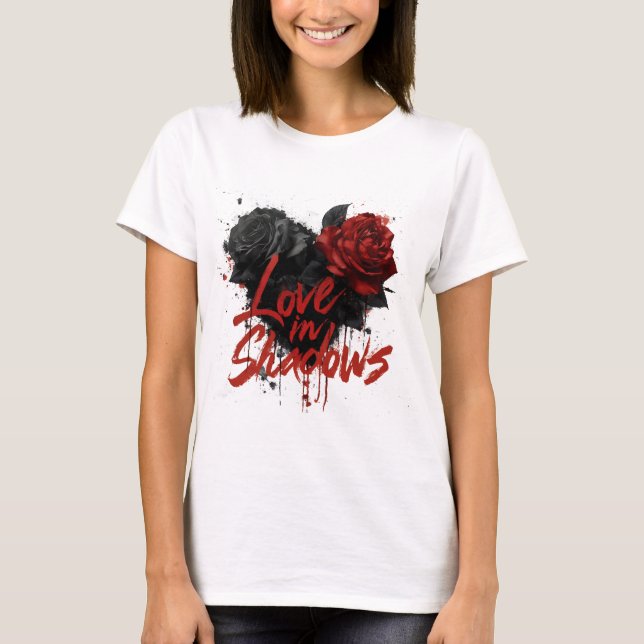 Mörk Romantik-grafik med svart och Röd ros T Shirt (Framsida)