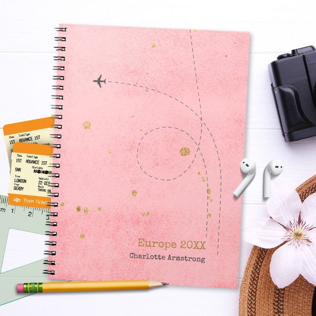 Mörk Rosa Flygplanet Namn Guld Spots Travel Journa Anteckningsbok (Dark Pink Airplane Name Gold Spots Travel Journal ©Susanne Sachers - Sunny Wanderlust 🌞✈️)