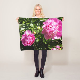 Mörk rosa peonies fleecefilt