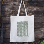 Mörk Sage Grönt Retro Personlig Bachelorette Tygkasse<br><div class="desc">Tittar du för perfekten till dina brudtärnor? Se inte längre än vår personlig tote bags! Våra väskor är perfekt för vilken brud som helst och gör perfekten till en bachelorettfest. Oavsett om du planerar en strandsporten eller en natt ut på stan, har vår personlig tote bags allt du behöver (och...</div>