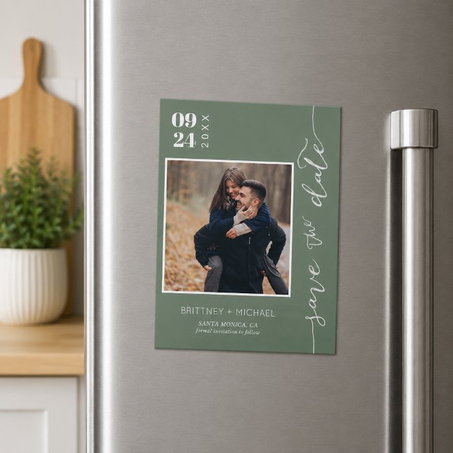 Mörk Salvia Foto Spara Datum (Elegant dark sage photo save the date featuring modern typography, romantic handwritten magnet)