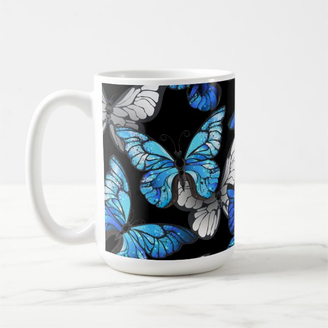 Mörk Sömlöst Mönster med Blue Butterflies Morpho Kaffemugg (Vänster)