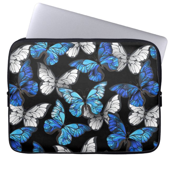 Mörk Sömlöst Mönster med Blue Butterflies Morpho Laptop Fodral (Framsidan)