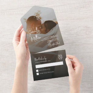 Mörk stämningsfull romantisk minimalistisk bröllop
