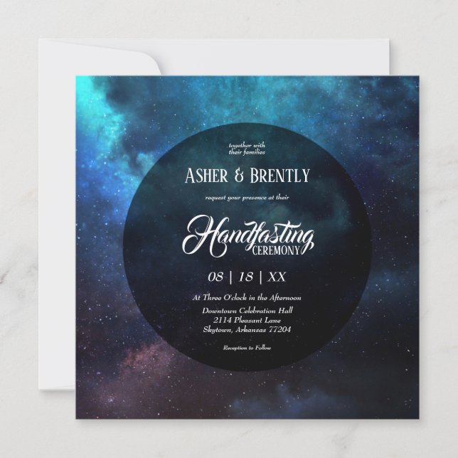 Mörk Starry Blue Nebula Modern Handfast Inbjudningar (Framsida)