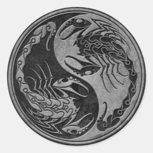 Mörk Stone Yin Yang Scorpions Runt Klistermärke