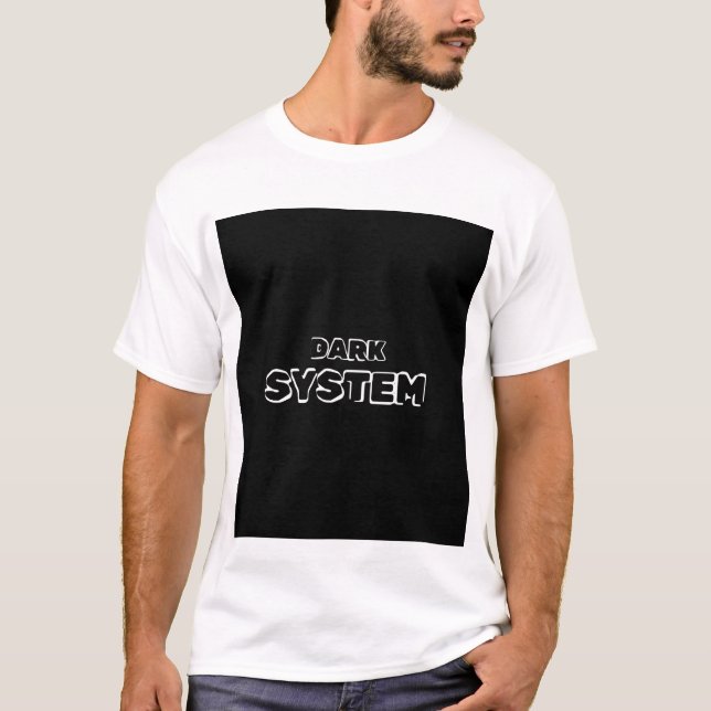 MÖRK SYSTEM. T-SHIRT MED TEXT (Framsida)