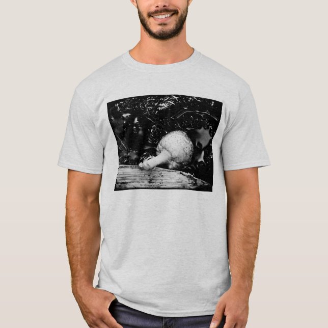 mörk tee (Framsida)