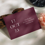 Mörk vinbröllop. Romantisk kväll vingård foto Spara Datumet<br><div class="desc">Dela med dig av er bröllopsdatum med djärv, romantisk elegans med hjälp av detta minimalistiska "Save the Date"-kort i mörkt vinrött (även känt som burgunderplum). Den slående, redaktionella datumlayouten på framsidan gör ett raffinerat visuellt intryck, medan baksidan har plats för ett foto av paret för att tillföra värme och personlighet....</div>