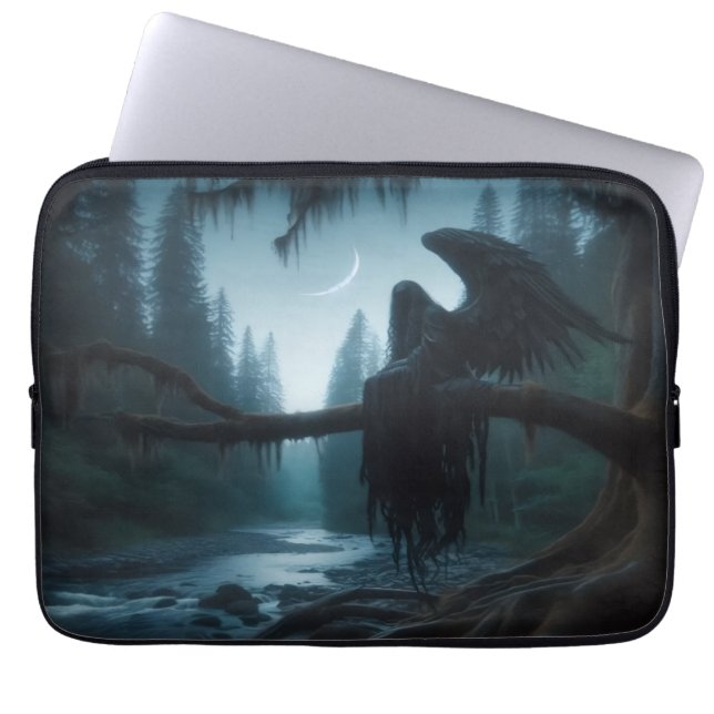 Mörk Watcher Laptop sleeve (Framsidan)