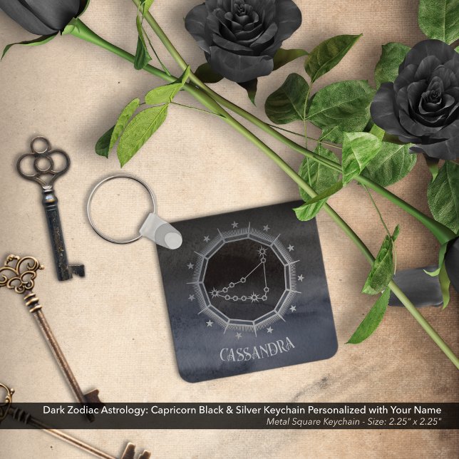 Mörk Zodiac Astrologi: Capricorn Black Silver Namn Nyckelring (Dark Zodiac Astrology: Capricorn Black & Silver Keychain Personalized with Your Name)