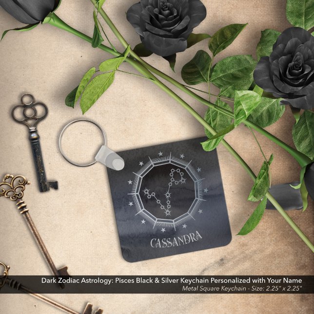 Mörk Zodiac Astrology: Pisces Black Silver Namn Nyckelring (Dark Zodiac Astrology: Pisces Black & Silver Keychain Personalized with Your Name)