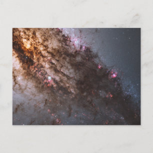 Mörka dammfyllda gångar korsar varandra i galaxen vykort