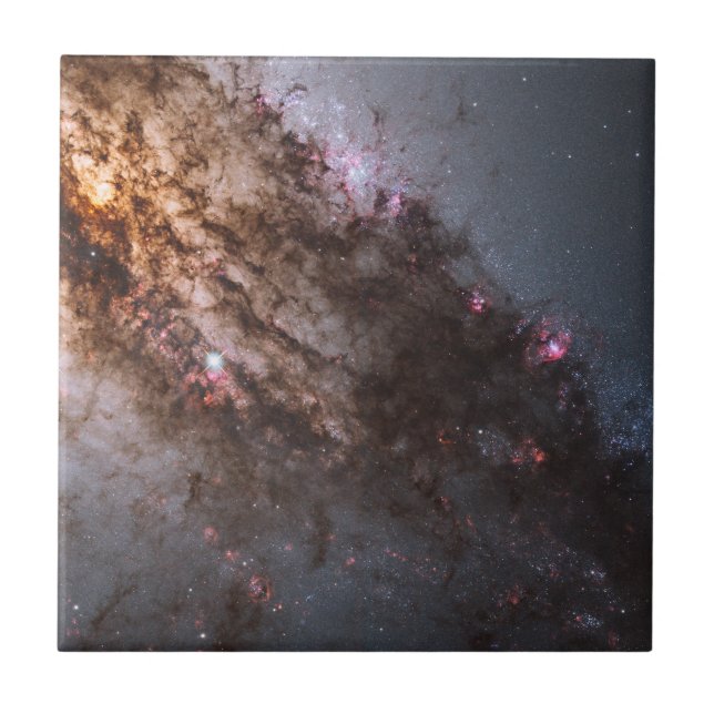 Mörka jordar av dammsprickor Centaurus a Galaxy. Kakelplatta (Framsidan)