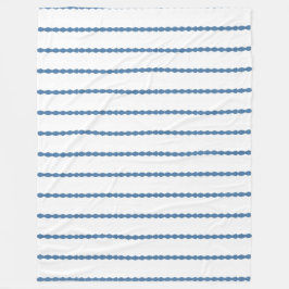 Mörka Wedgewood blåttkammusslor på vit Fleecefilt