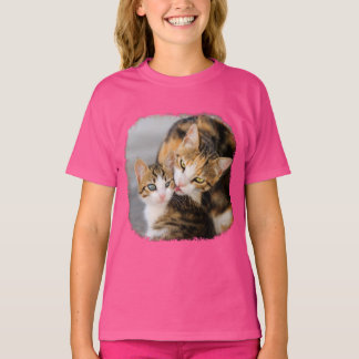 Morkatten älskar det gulliga kattungefotoet - rosa t shirt