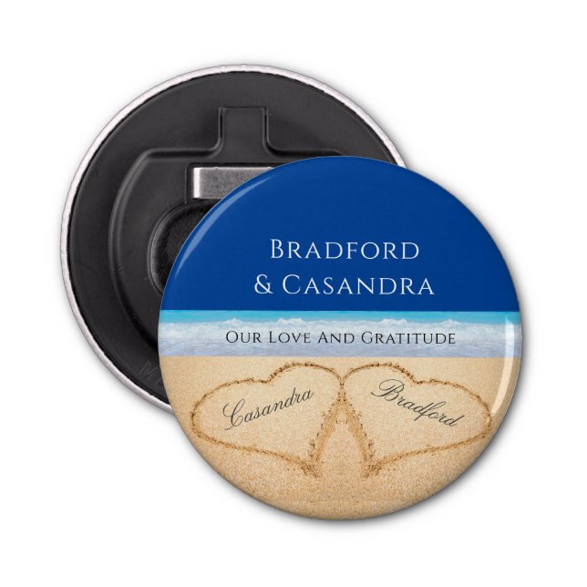 Mörkblå strandbröllop 2 hjärtan i sanden flasköppnare (Framsidan)