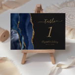 Mörken Bröllop vid marinblått Guld Bordsnummer<br><div class="desc">Det moderna kortet för bordsnummer i bröllop,  som är lämnat kant i eleganten,  har en marin blåfärgad agate i gräns som trimmas med faux guld glitter. Anpassadet kombinerar handskrift,  kursiv och mönsterriktad typsnitt med guld-färgad mot svart bakgrund.</div>