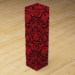 Mörken Red i julbrocade Presentask För Vinflaska<br><div class="desc">Festive och elegant helgdag presentbox har blommigt brocade mönster i rött på svart bakgrund</div>